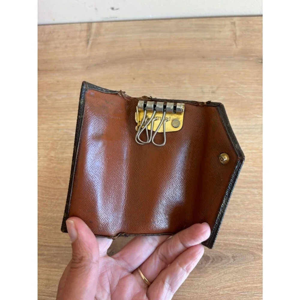 Authentic Louis Vuitton monogram key holder
